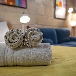 https://casa-san-carlo-azure-valletta.hotelssaintjulians.com